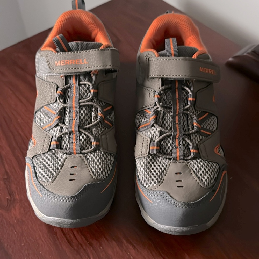 Merrell Boys Trail Shoe - size 5